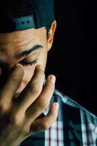 Sinus headache and face pain can be signs of nasal polyps and chronic sinusitis.